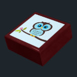 Blauwe vogelillustratie cadeaudoosje<br><div class="desc">De de keepaarddoos van de douane kenmerkt een mooie vectorillustratie van een uil die op een boomtak wordt doordringd.</div>
