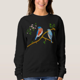 Blauwe vogels dragen zwarte sweatshirt