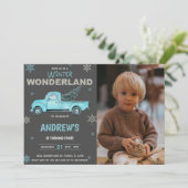 Blauwe vrachtwagen Winter Wonderland Birthday Invi Kaart (Staand voorkant)