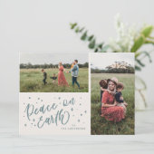 Blauwe Vrede op Aarde Lettering Christmas Two Foto Feestdagenkaart (Staand voorkant)