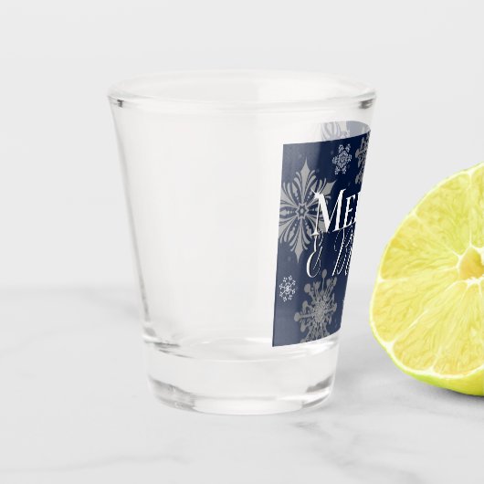 Blauwe vrolijke en heldere sneeuwvlokken Kerstmis Shot Glas (Links)