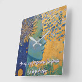 Blauwe Vrouw Laat Controle Muur Klok Loslaten (Hoek)