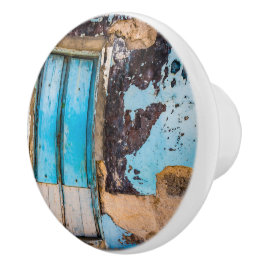 Blauwe wand en deur keramische knop