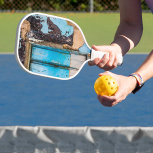 Blauwe wand en deur pickleball paddle