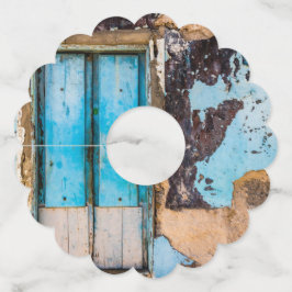 Blauwe wand en deur wijnglaslabel