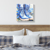Blauwe wandelschoenen met Wildflowers Canvas Print (Insitu (Slaapkamer))