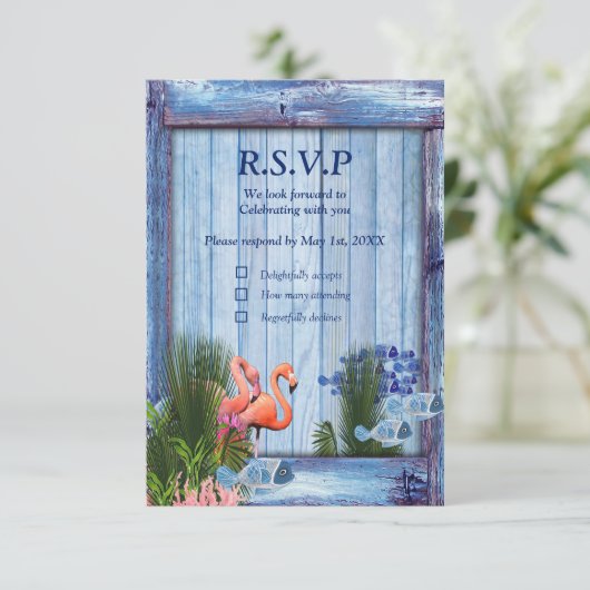 Blauwe waterkeien, roze lamingos en vis RSVP kaartje (Staand voorkant)