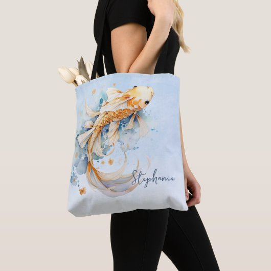 Blauwe Waterverf Gouden Koi Vis Gepersonaliseerd Tote Bag (Dichtbij)