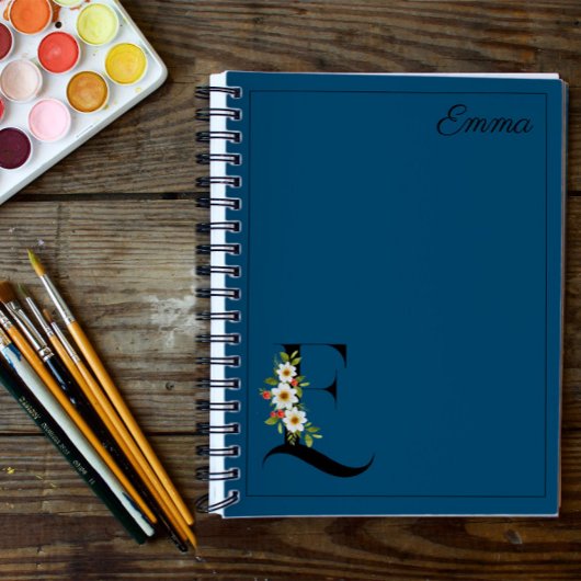 Blauwe waterverf initiaal notitieboek