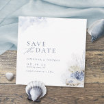 Blauwe waterverf koraal en zeeschildpadden strandb save the date<br><div class="desc">Elegant onder het zee op het strand,  behalve de datumkaart is voorzien van stoffige blauwe waterverf koraal & seizoenshells,  stijlvol script en klastige lettertypedetails,  modern en romantisch,  geweldig voor zee op het zomerstrand bruiloft,  wintertrouwerij voor tropische bestemmingen,  bruiloft voor kustoceanen. Bekijk alle overeenkomende stukken in collectie.</div>