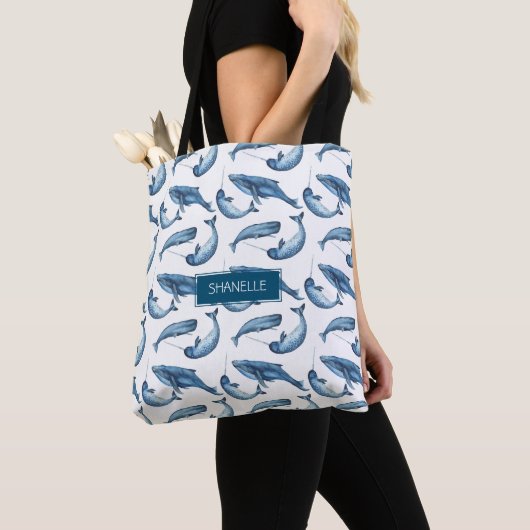 Blauwe Waterverf Monogrammed Whale en Narwhal Tote Bag (Dichtbij)