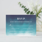 Blauwe waterverf ombre RSVP kaartje (Staand voorkant)