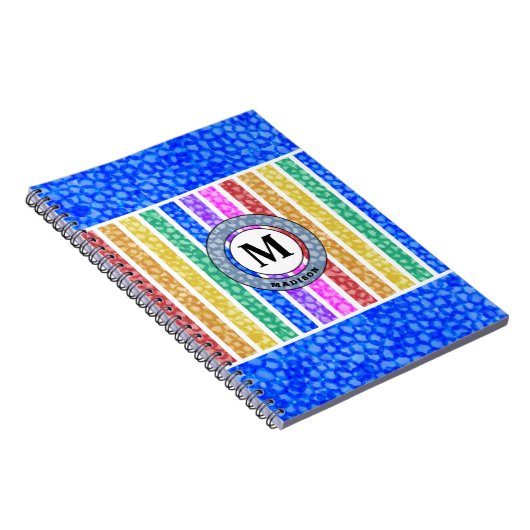 Blauwe Waterverf Regenboog Mozaïek Streep Monogram Notitieboek (Rechterzijde)
