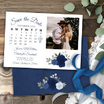 Blauwe Waterverf Rozen Weddenschap Agenda en foto' Save The Date<br><div class="desc">Deze prachtige bruiloft Save the Date-kaart is voorzien van een robuust boho-chic-ontwerp met scriptletters en een cluster van handbeschilderde waterverf-rozen in tinten van stoffige blauw, marine en indigoeroe. Er is een aanpasbare kalender waar je je hart kunt leggen rond je trouwdatum met ruimte voor je foto, de naam van het...</div>