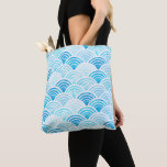 Blauwe Waterverf Seigaiha-golfpatroon Tote Bag<br><div class="desc">Whimsical canvas tas met waterverf seigaiha-patroon. Deze aquablauwe,  Japans geïnspireerde golfpatroon canvas tas zal een perfecte zomer- en strandaccessoire zijn.</div>