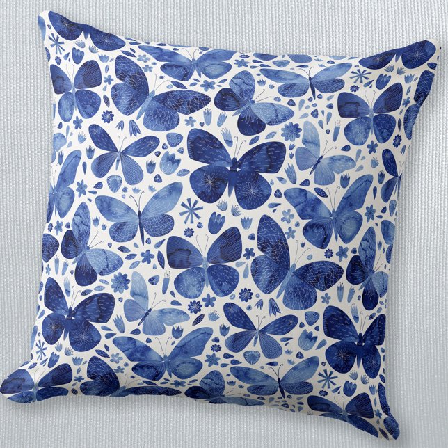 Blauwe Waterverf voor vlinder Kussen (Indigo navy blue butterfly watercolor painting throw pillow)