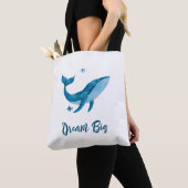Blauwe Waterverf walvis, Inspirerend droomcitaat Tote Bag (Dichtbij)
