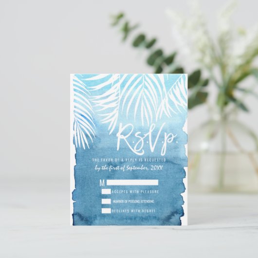 Blauwe Waterverf witte palmbomen RSVP Kaartje (Staand voorkant)