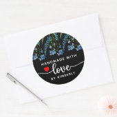 Blauwe Wildbloemen Handgemaakt met Love Black Ronde Sticker (Envelop)