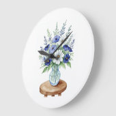 Blauwe Wildbloemen in een vasmuur klok (Hoek)