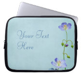 Blauwe wilde bloem laptop sleeve (Voorkant)