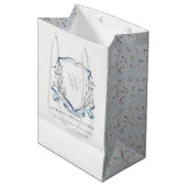 Blauwe Wilde Bloem Monogram Wapen Bruiloft Feest Medium Cadeauzakje (Voorkant Gekanteld)