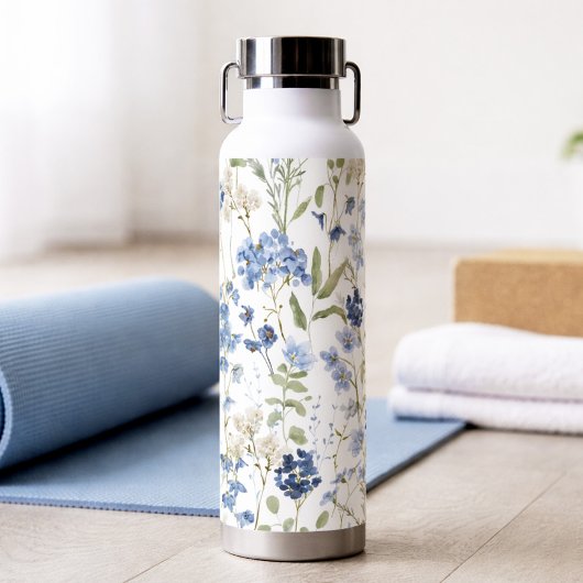 Blauwe wilde bloem waterverf waterfles