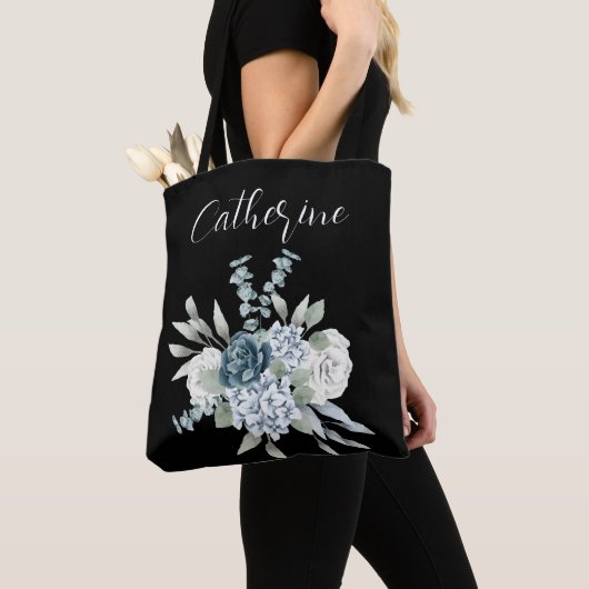 Blauwe wilde bloemen Boho Script Gepersonaliseerde Tote Bag (Dichtbij)