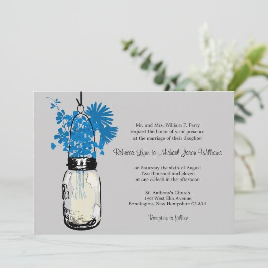 Blauwe Wilde bloemen & Mason Jar Wedding Uitnodigi Kaart (Staand voorkant)