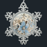 Blauwe Winter Bloemen voor Mam Tin Sneeuwvlok Ornament<br><div class="desc">Een prachtig blauw bloemig afbeelding als cadeau op dit ornament voor mama voor Kerstmis.</div>
