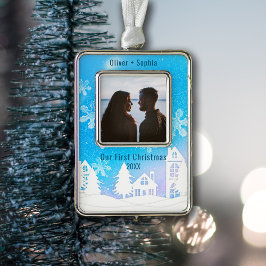 Blauwe Winter Wonderland Besneeuwde Huizen Foto Verzilverd Omlijst Ornament