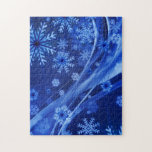 Blauwe wintersneeuwkerst legpuzzel<br><div class="desc">Blauw kerstontwerp met decoratieve winterswirls en sneeuwvlokken.</div>