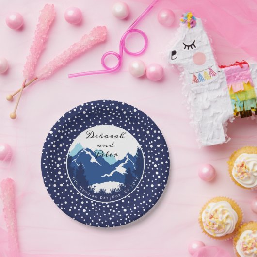 Blauwe, witte bergen en naaldbomen bruiloft papieren bordje (Feest)