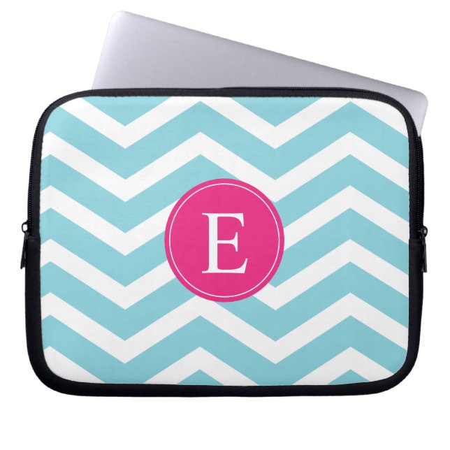 Blauwe witte Chevron Bright Roze Monogram Laptop Sleeve (Voorkant)