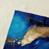 Blauwe witte goudmarmer strandlaken (In situ)