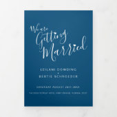 Blauwe witte kleine bruiloft helemaal in één drieluik uitnodiging (Cover)