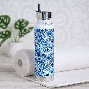Blauwe witte pauwenveren waterfles