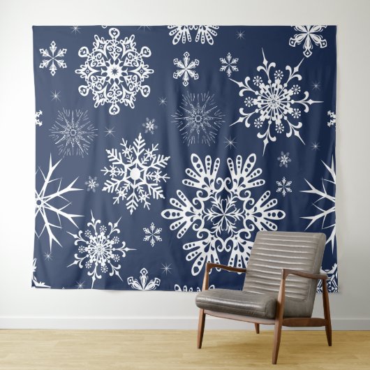 Blauwe witte sneeuwvlok met kerstachtergrond  wandkleed (In Situ (horizontaal))