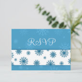 Blauwe witte sneeuwvlokken kerstbruiloft RSVP-kaar RSVP Kaartje (Staand voorkant)