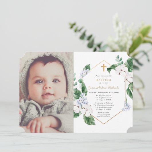 Blauwe witte veer bloemen goudjongen baptisfoto kaart (Staand voorkant)