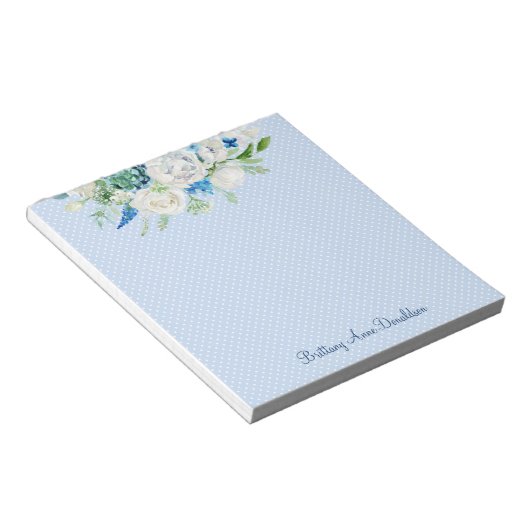 Blauwe witte Waterverf Floral Aangepast monogram Notitieblok (Schuin)