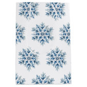 Blauwe witte wintersneeuwvlokken medium cadeauzakje (Voorkant)