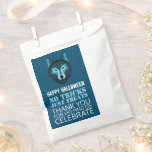 Blauwe Wolf, Halloween Party Bedankzakje<br><div class="desc">Blue Wolf Party Tassen,  perfect voor iedereen die een moderne en stijlvolle viering plant. Het wolfontwerp kan worden gepersonaliseerd om aan uw speciale evenement te voldoen en zal de perfecte feesttas zijn voor elke moderne themafeest,  inclusief; Halloween-feesten,  vrijgezellen- en vrijgezellenevenementen,  verjaardagsfeesten en nog veel meer.</div>
