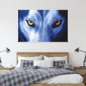 Blauwe Wolf met prachtige gloeiende glans canvas (Insitu (Slaapkamer))