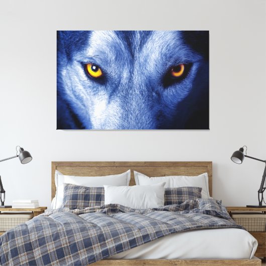 Blauwe Wolf met prachtige gloeiende glans canvas (Insitu (Slaapkamer))