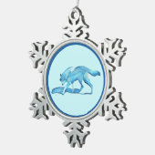 Blauwe wolf op sneeuw tin sneeuwvlok ornament (Rechts)