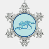 Blauwe wolf op sneeuw tin sneeuwvlok ornament (Voorkant)