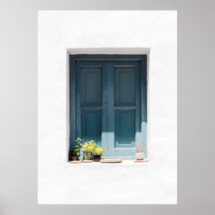 BLAUWE WOODEN DEUR OP WITTE CONCRETE WAL POSTER