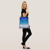 Blauwe Zee Beach Tote Bag (Op model)