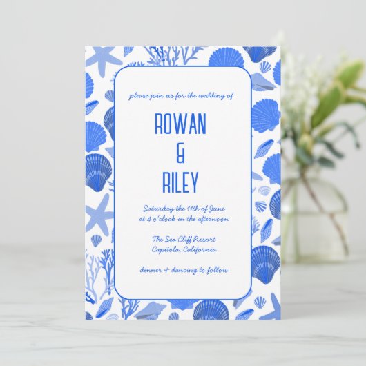 Blauwe zeeschelpen patroon chique strand bruiloft kaart (Staand voorkant)
